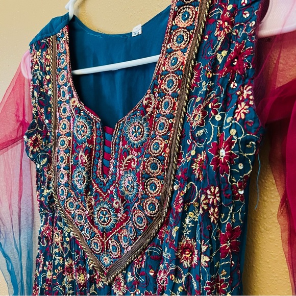 Girls 10/12 Kurti Full Sleeves with Beautiful Embroidery and sequin details - Picture 6 of 8